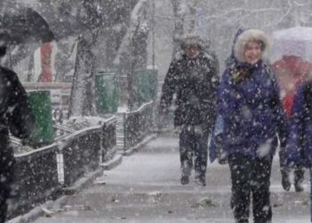 ALERTĂ METEO. Ninsori, vânt puternic și polei, în jumătatea de sud a țării