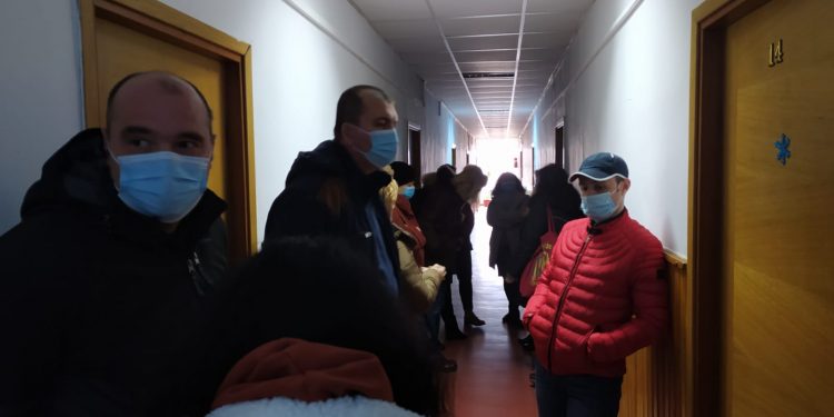 Zeci de profesori se revoltă. Au mers să ceară socoteală la IȘJ Teleorman pentru reducerea numărului de clase [Video]