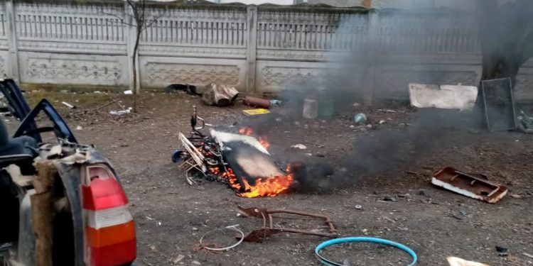 Dezmembrări ilegale de mașini și deșeuri incendiate, în comuna Brânceni [foto]