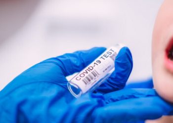 Risc de contaminare în școlile de la țară! Nu are cine să testeze elevii și profesorii