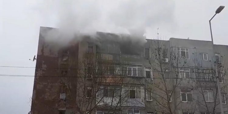 Incendiu într-un bloc din Alexandria [FOTO]