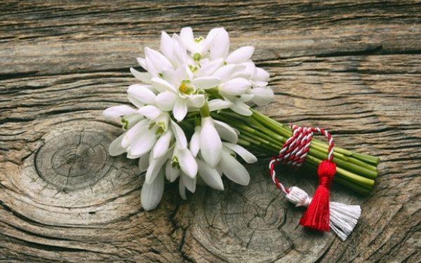 Ministerul Educației: Mărțișoarele și florile de 1 și 8 martie sunt permise la școală