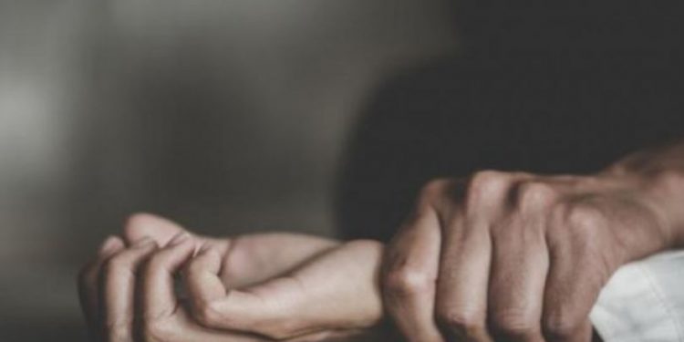 O femeie a fost răpită și violată de doi tineri din Teleorman. Agresorii au fost prinși