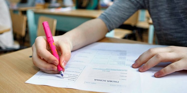 Simulare BAC 2021: Puțin peste 1500 de elevi teleormăneni s-au prezentat la prima probă