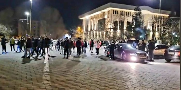 Proteste împotriva restricțiilor, în Alexandria. Jandarmii au aplicat amenzi în valoare de 13.000 lei