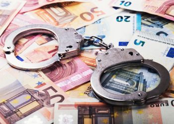 Evazioniștii scapă de închisoare dacă achită integral prejudiciul. Legea PSD a fost promulgată de Iohannis