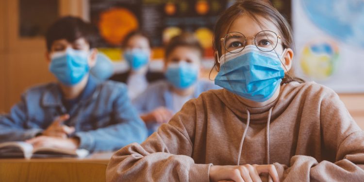 Elevii vor fi testați pentru Covid-19 la întoarcerea din vacanța de primăvară. Vor fi folosite teste non-invazive