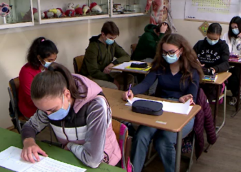 Nu se dau teze în anul şcolar 2020-2021. Cum se vor încheia mediile elevilor