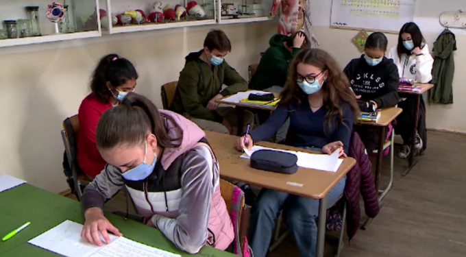 Nu se dau teze în anul şcolar 2020-2021. Cum se vor încheia mediile elevilor