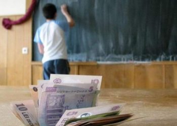 Primarul Drăgușin vrea să majoreze bursele elevilor din Alexandria. Câți bani vor primi copiii