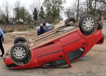 Doi soți au ajuns la spital după ce mașina în care se aflau a fost răsturată, în comuna Bragadiru/ FOTO