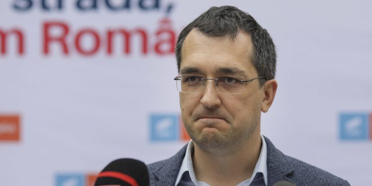 Gafa lui Voiculescu. Ministrul nu a știut că în ordinul MS scrie că morții de Covid se înmormântează fără haine