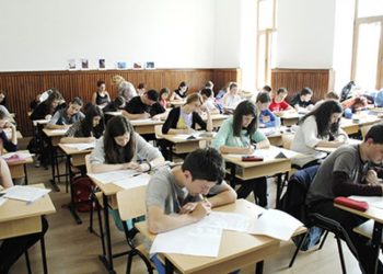 Consiliul Național al Elevilor a lansat platforma e-learning „Vreau la examen”. Conceptul este prezent în Legea educației naționale din 2011