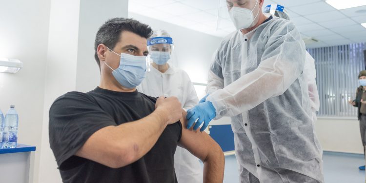 Doar 0.21% dintre persoanele vaccinate au avut un test pozitiv la infecția cu Covid-19
