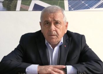 Toți elevii zimniceni vor beneficia de tablete. Primăria a semnat un contract de achiziție pentru peste 1350 de dispozitive