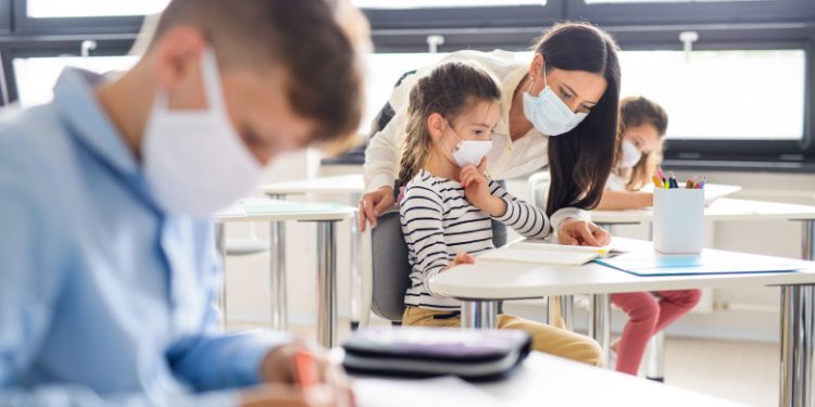 OFICIAL Scenariul în care funcționează școlile se actualizează de pe o zi pe alta, când rata de infectare scade sub 1 la mie