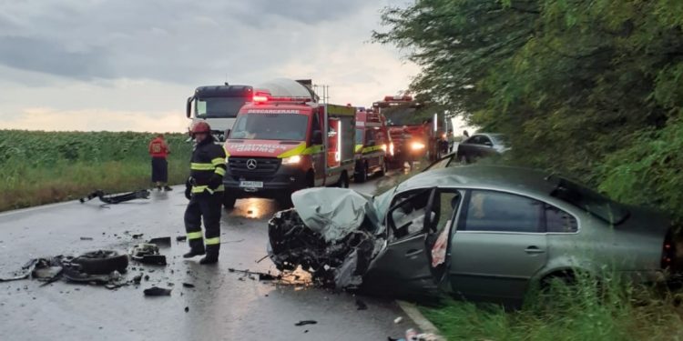 Accident cu trei victime pe DN 65E, în apropiere de Troianul