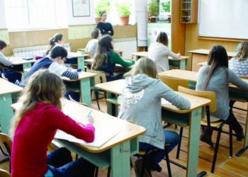 Aproape 3.300 de burse în valoare de peste 4.500.000 lei pentru elevii din Alexandria