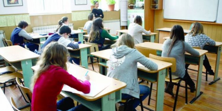 Aproape 3.300 de burse în valoare de peste 4.500.000 lei pentru elevii din Alexandria