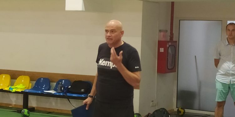 Noul antrenor al handbaliștilor alexăndrineni, Constantin Ștefan:”În acest campionat închegăm o echipă care să facă plăcere suporterilor” [VIDEO]