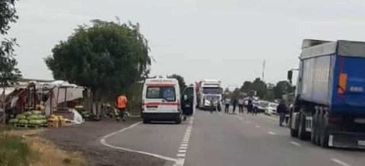 Femeie lovită de mașină pe DE 70. A fost declarat decesul