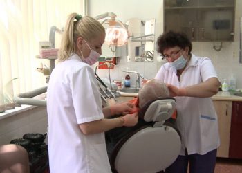 Tratament gratuit la dentist, indiferent dacă ești sau nu asigurat. Care sunt serviciile de care beneficiezi