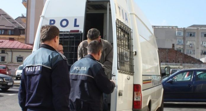 Bărbați din Vârtoape arestați pentru pornografie infantilă și act sexual cu un minor