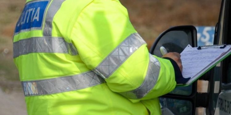 Teleormănean trimis în judecată după ce a încercat să mituiască polițiștii care l-au oprit în trafic