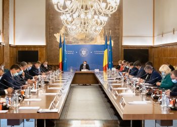 OFICIAL Vaccinații sunt scutiți de carantina de noapte. Magazinele nu se vor mai închide la ora 18