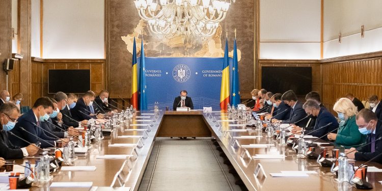 OFICIAL Vaccinații sunt scutiți de carantina de noapte. Magazinele nu se vor mai închide la ora 18