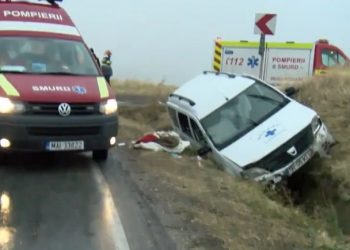 Ambulanță care transporta pacienţi la dializă, implicată într-un accident cu victime