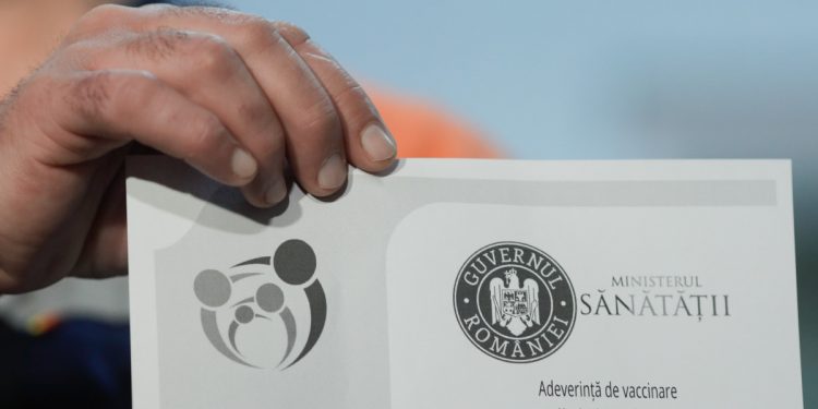 Un nou tip de înșelăciune. Cum sunt păcăliți românii care vor certificate false de vaccinare