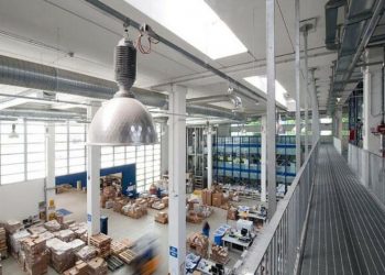 Sute de ventilatoare și milioane de materiale sanitare blocate în depozitele UNIFARM. Compania vrea să cedeze stocul către DSU, dar e nevoie de o modificare a legii