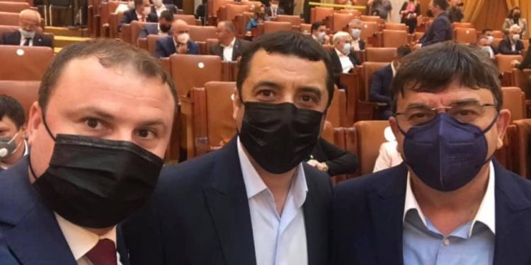 Deputat Florin Piper-Savu: „Guvernanți, ne-ați arătat că nu iubiți această țară, de aceea, azi, vă vom trimite la lada de gunoi a istoriei”