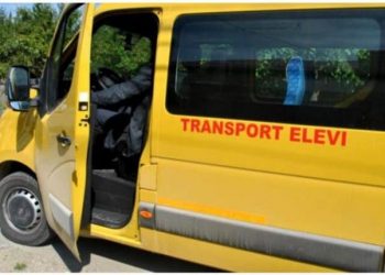 A fost promulgată legea care prevede transportul gratuit al elevilor din ciclul primar, prin intermediul curselor şcolare