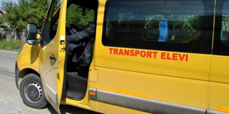 A fost promulgată legea care prevede transportul gratuit al elevilor din ciclul primar, prin intermediul curselor şcolare