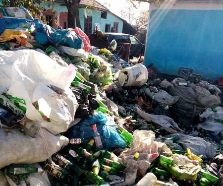 Amenzi de aproape 90.000 lei la Smârdioasa, unde se colectează și se ard  ilegal deșeuri FOTO