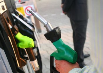 Doi teleormăneni au furat numere de înmatriculare și au alimentat fără să plătească. Un tânăr a fost reținut