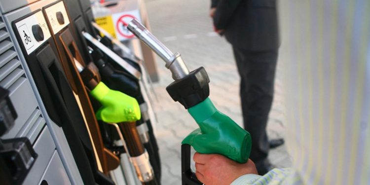 Doi teleormăneni au furat numere de înmatriculare și au alimentat fără să plătească. Un tânăr a fost reținut