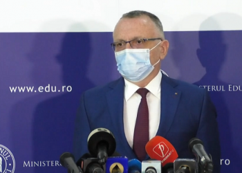 Ministrul Educației: Școala va începe pe 8 noiembrie. Reducem numărul de teze pe care elevii îl vor susține în acest an