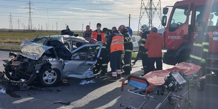 Doi morți pe DJ612 A, în zona Spitalului TBC din Roșiori, în urma unui accident rutier FOTO