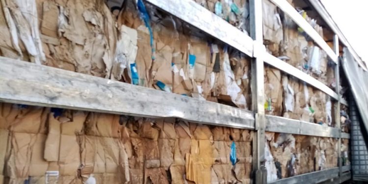 Deșeuri de hârtie reținute la Punctul de Trecere a Frontierei Turnu Măgurele