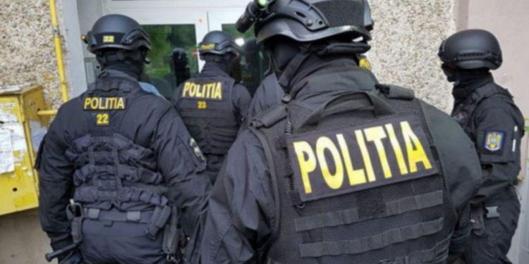 Percheziții și audieri într-un dosar de trafic de migranți, după ce 16 sirieni au trecut fraudulos frontiera