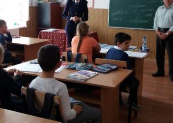 SCANDAL la o școală din Alexandria. Profesorul de religie ar fi lovit un elev