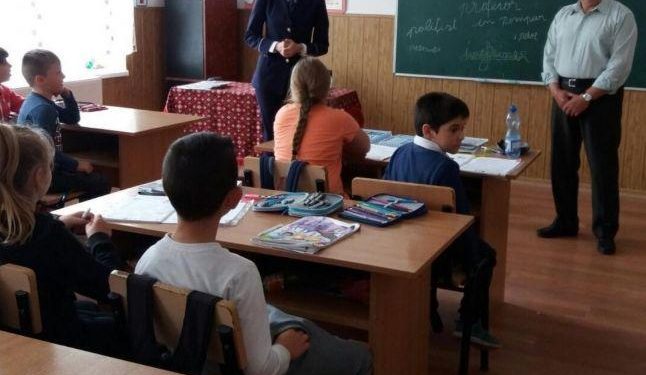 SCANDAL la o școală din Alexandria. Profesorul de religie ar fi lovit un elev