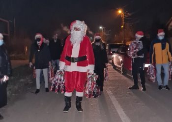 Ajutoarele lui Moș Crăciun au ajuns la 10 familii nevoiașe din Alexandria