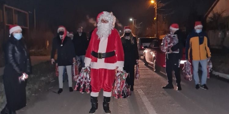 Ajutoarele lui Moș Crăciun au ajuns la 10 familii nevoiașe din Alexandria