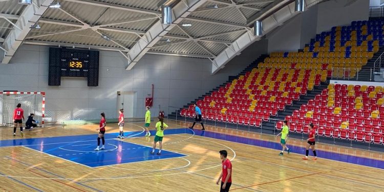 Fotbalistele de la CSM Alexandria au venit în sprijinul copiilor nevoiași [Foto-Video]