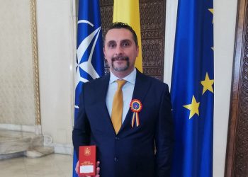 Directorul școlii din Conțești, decorat cu Ordinul Meritul pentru Învățământ în grad de Cavaler, de Ziua României