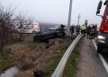 Accident rutier la intrarea în Plosca dinspre Alexandria. Doi tineri de 19 ani au fost răniți grav [FOTO]
